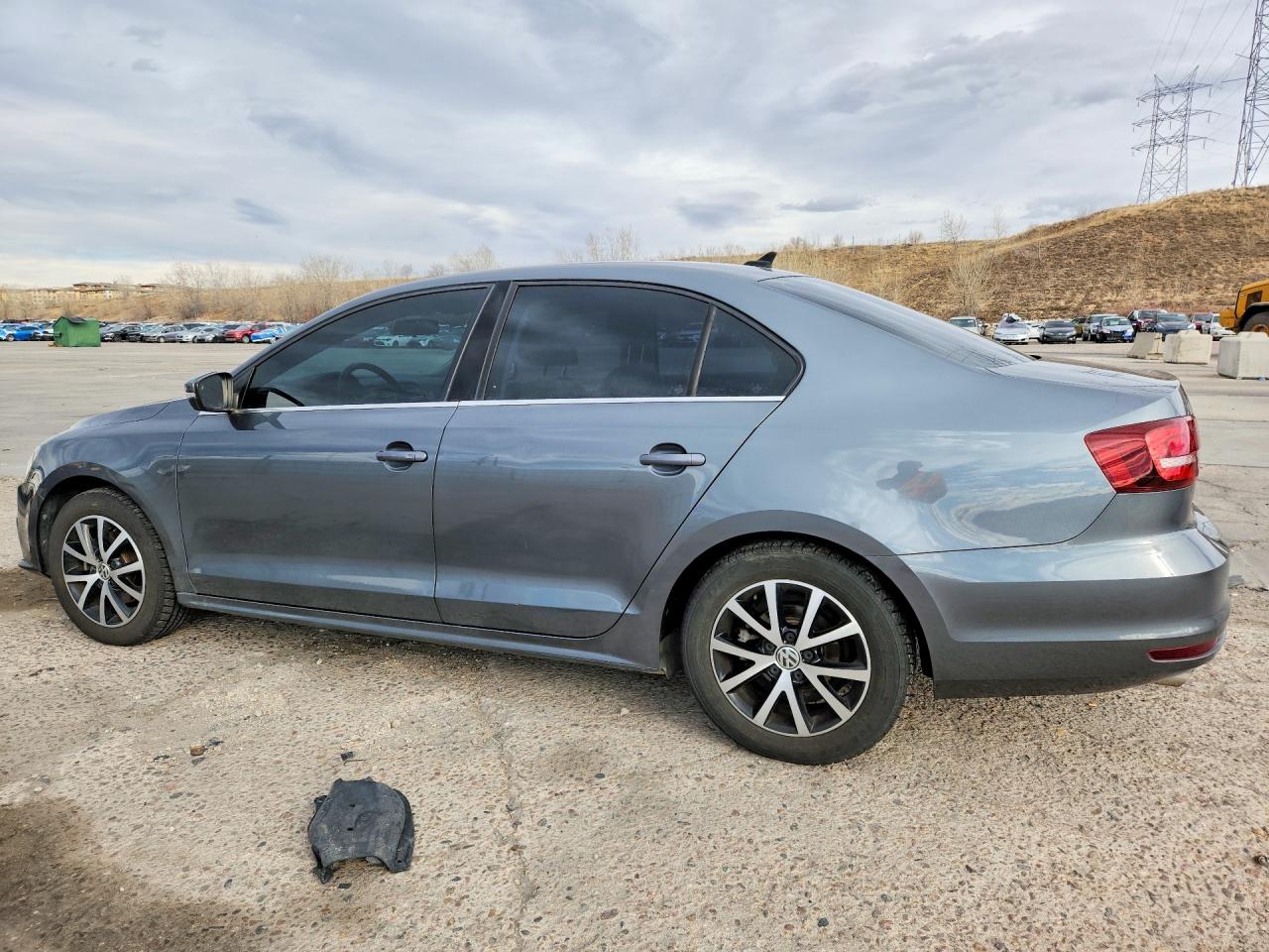 2017 VOLKSWAGEN JETTA SE photo 2