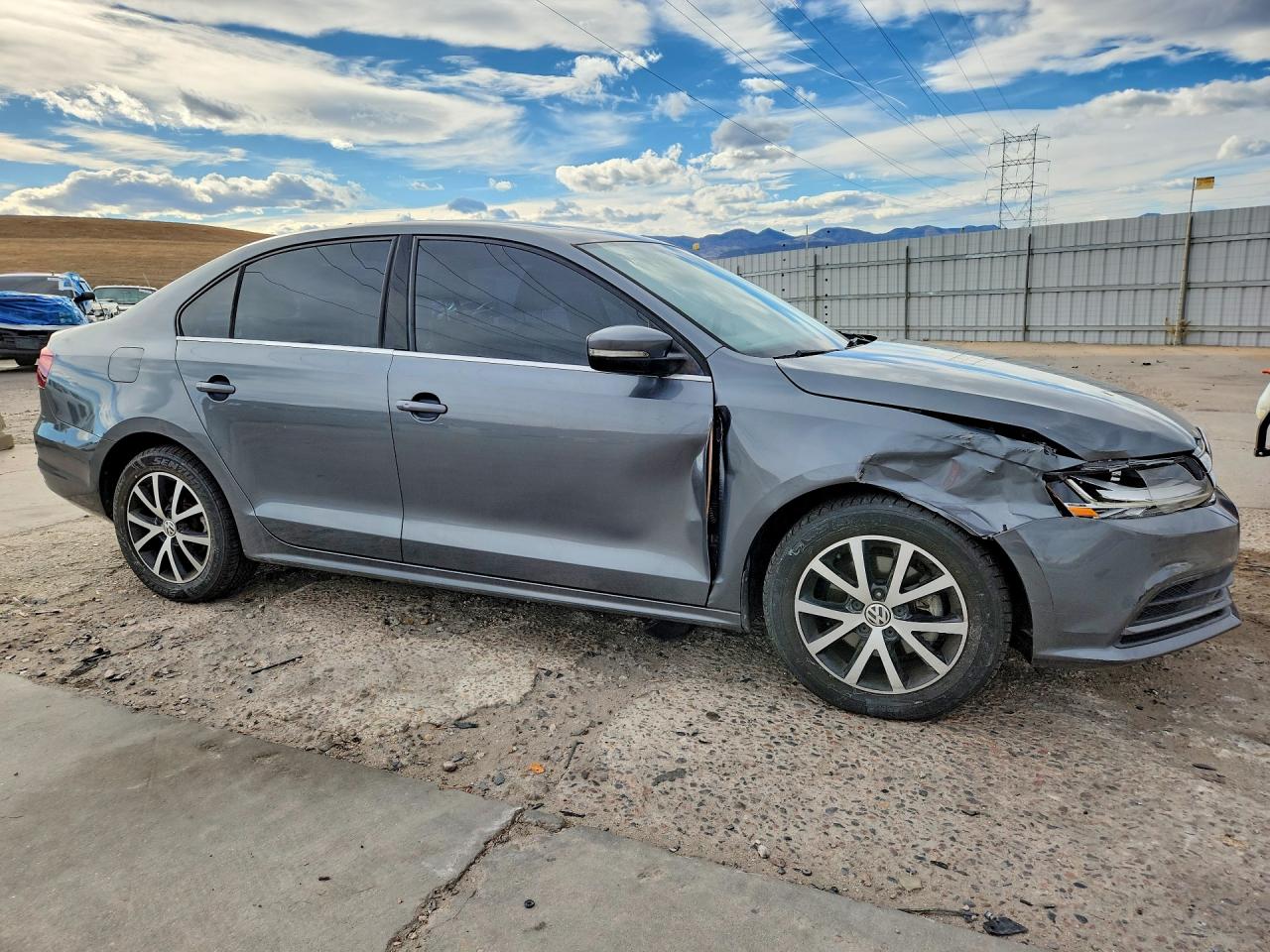 2017 VOLKSWAGEN JETTA SE photo 4