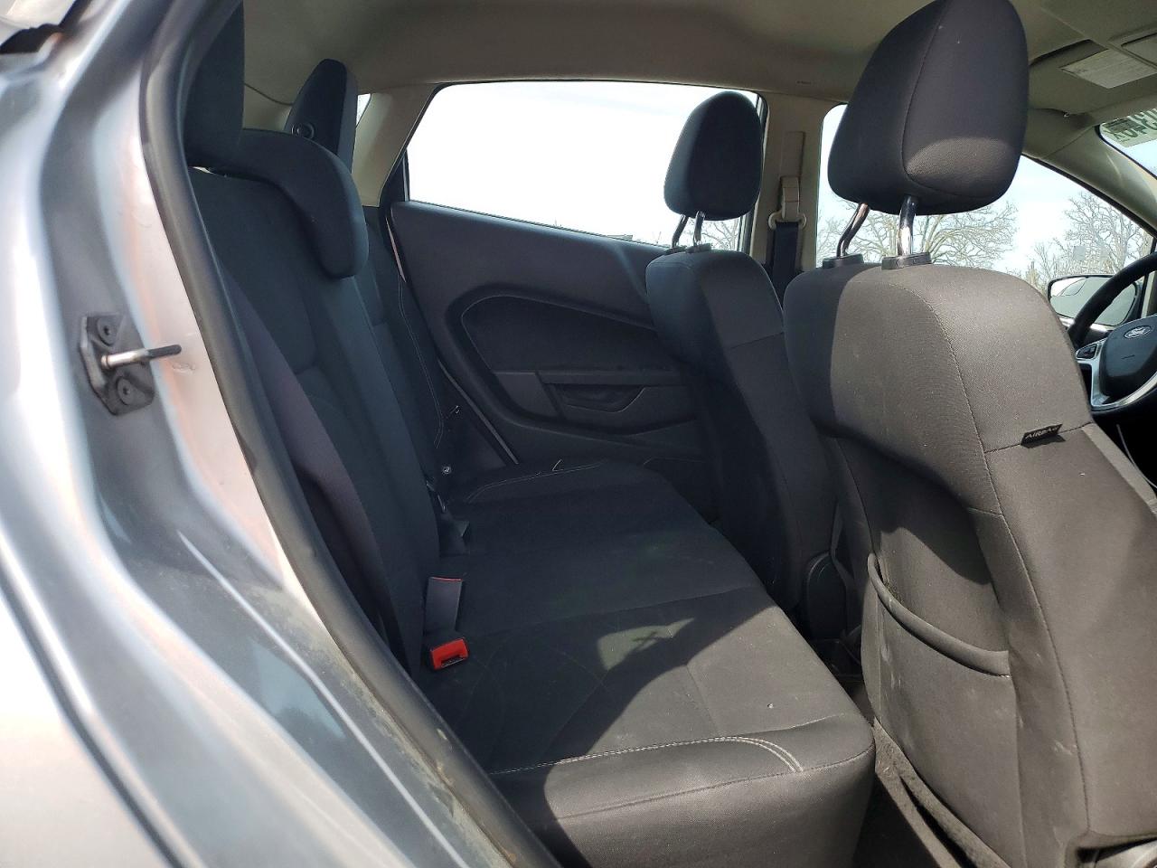 2018 FORD FIESTA SE photo 11