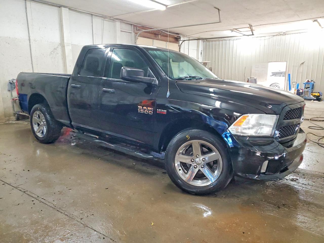 2014 RAM 1500 ST photo 4