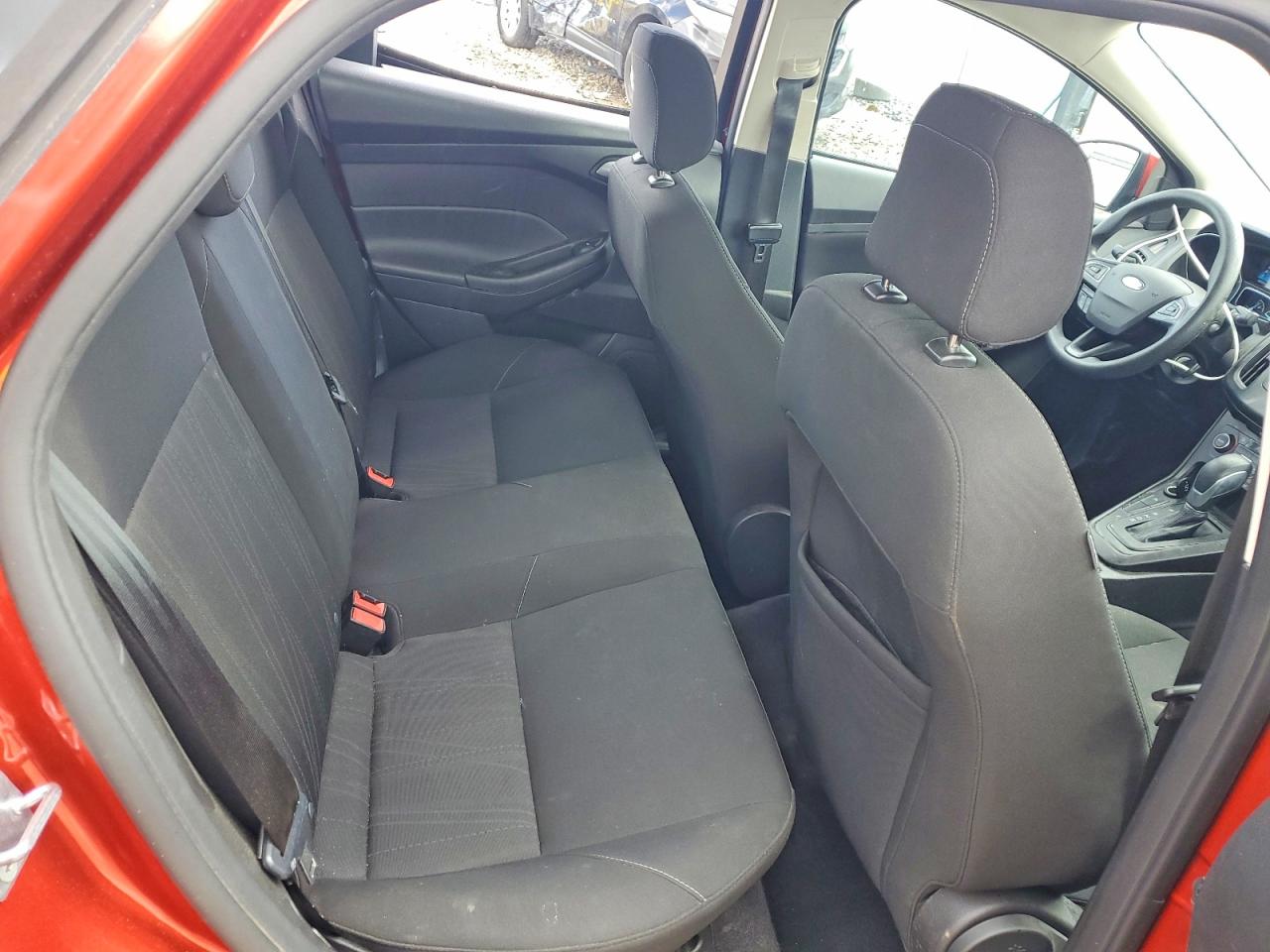 2018 FORD FOCUS SE photo 10