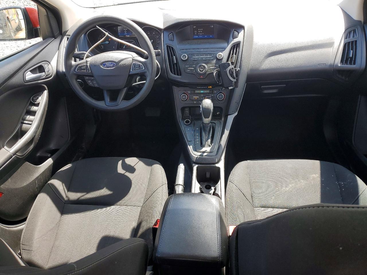 2018 FORD FOCUS SE photo 8