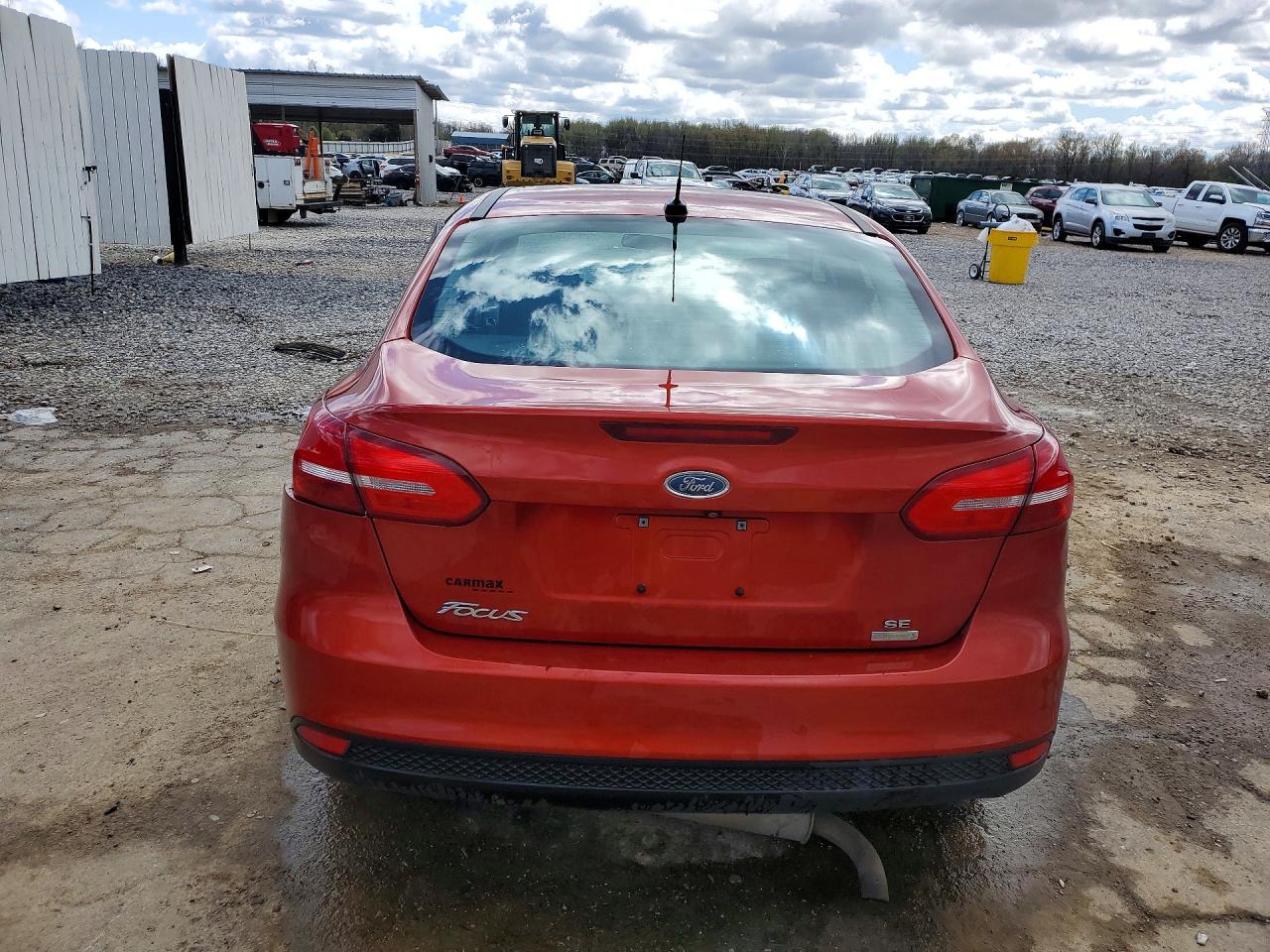 2018 FORD FOCUS SE photo 6