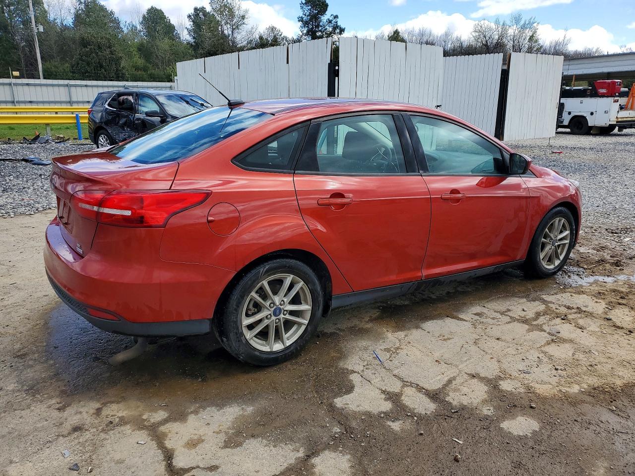 2018 FORD FOCUS SE photo 3