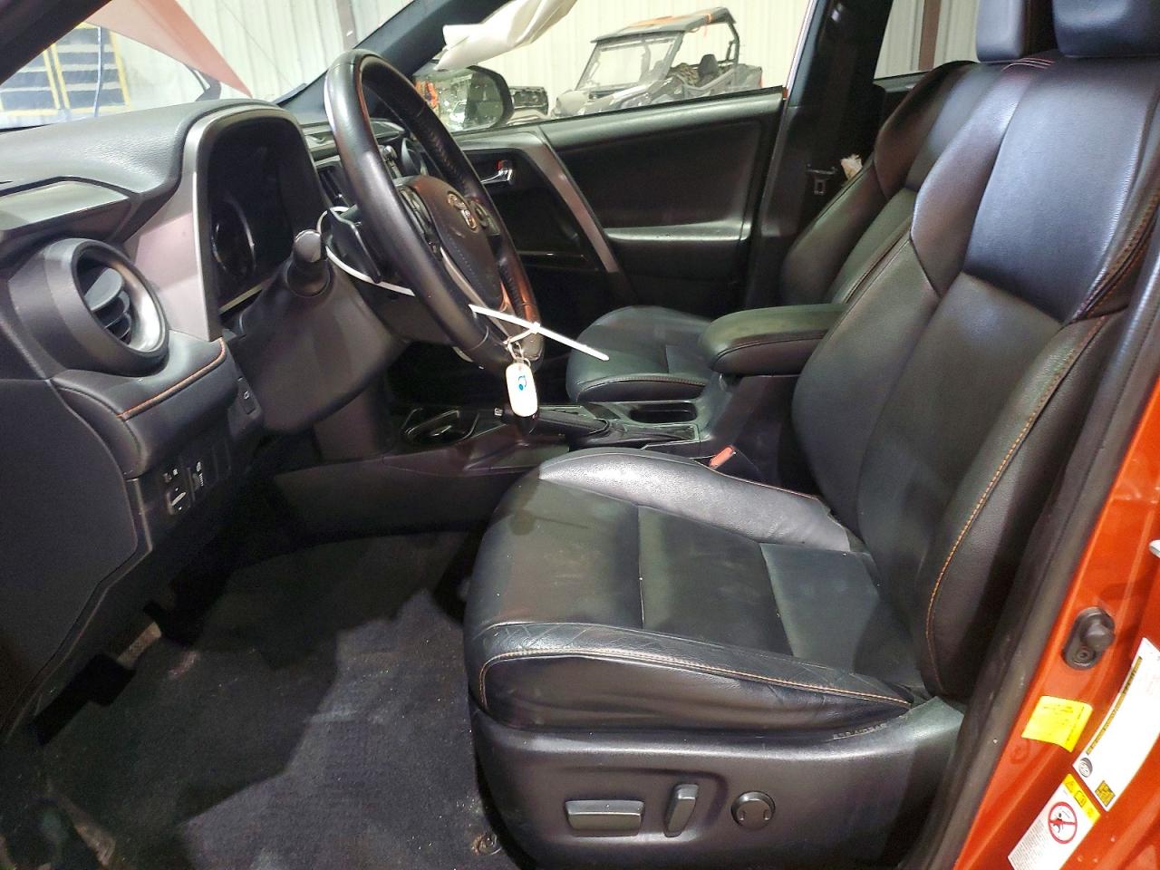 2016 TOYOTA RAV4 SE photo 13