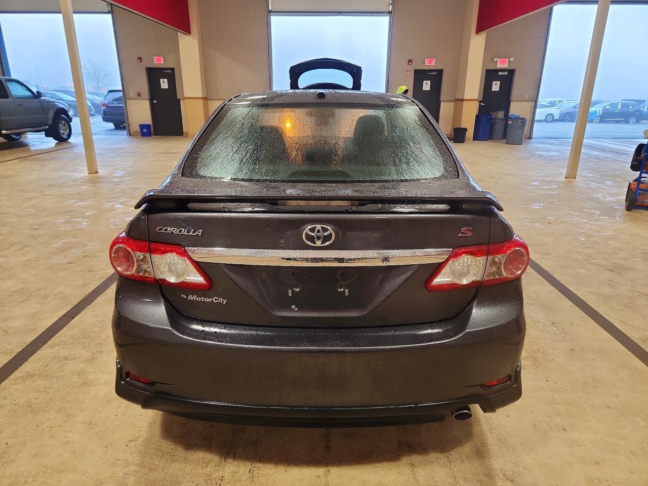 2013 TOYOTA COROLLA S photo 11