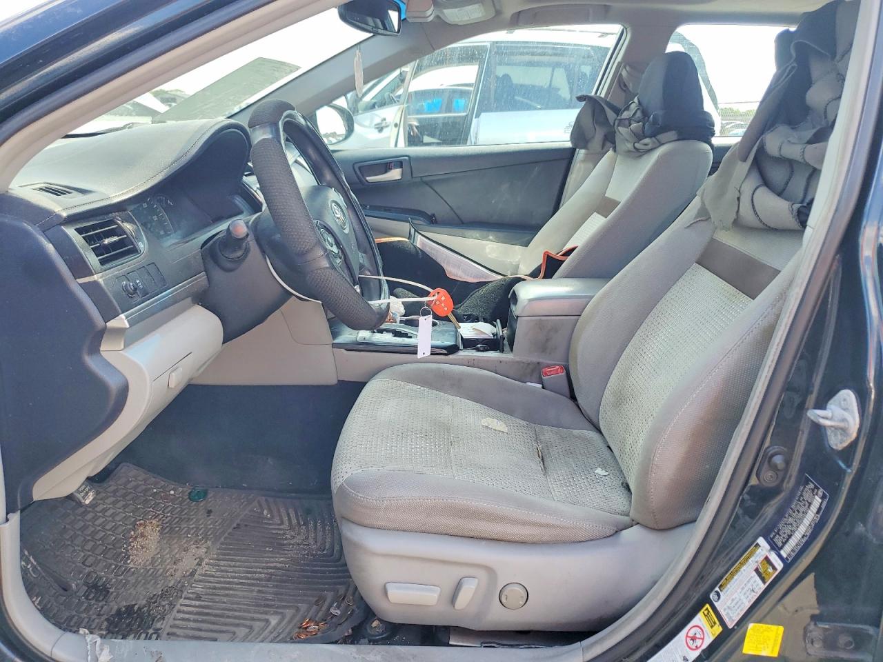 2012 TOYOTA CAMRY LE photo 13