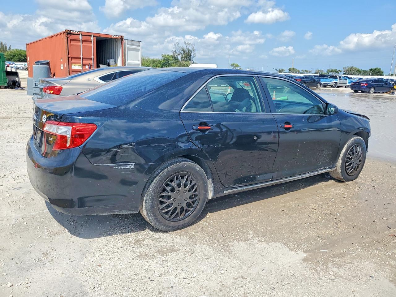 2012 TOYOTA CAMRY LE photo 5