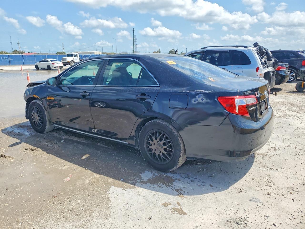 2012 TOYOTA CAMRY LE photo 3