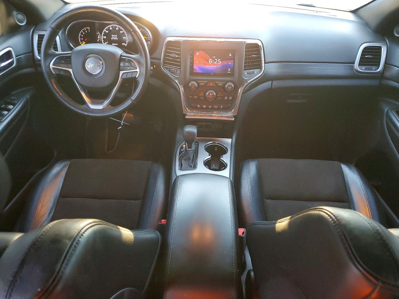 2019 JEEP GRAND CHEROKEE LAREDO photo 8
