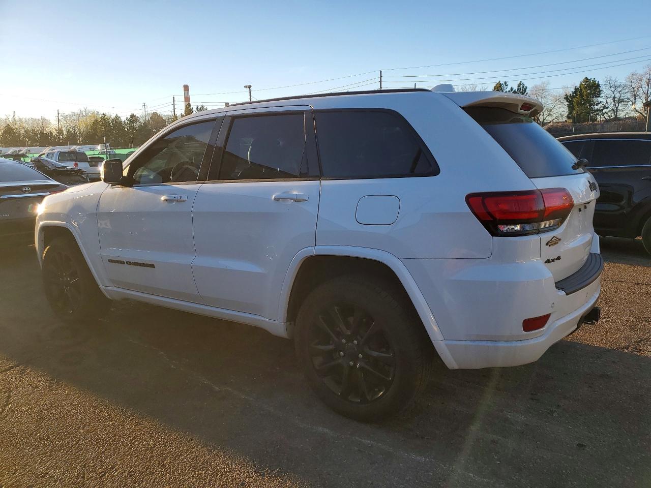 2019 JEEP GRAND CHEROKEE LAREDO photo 2