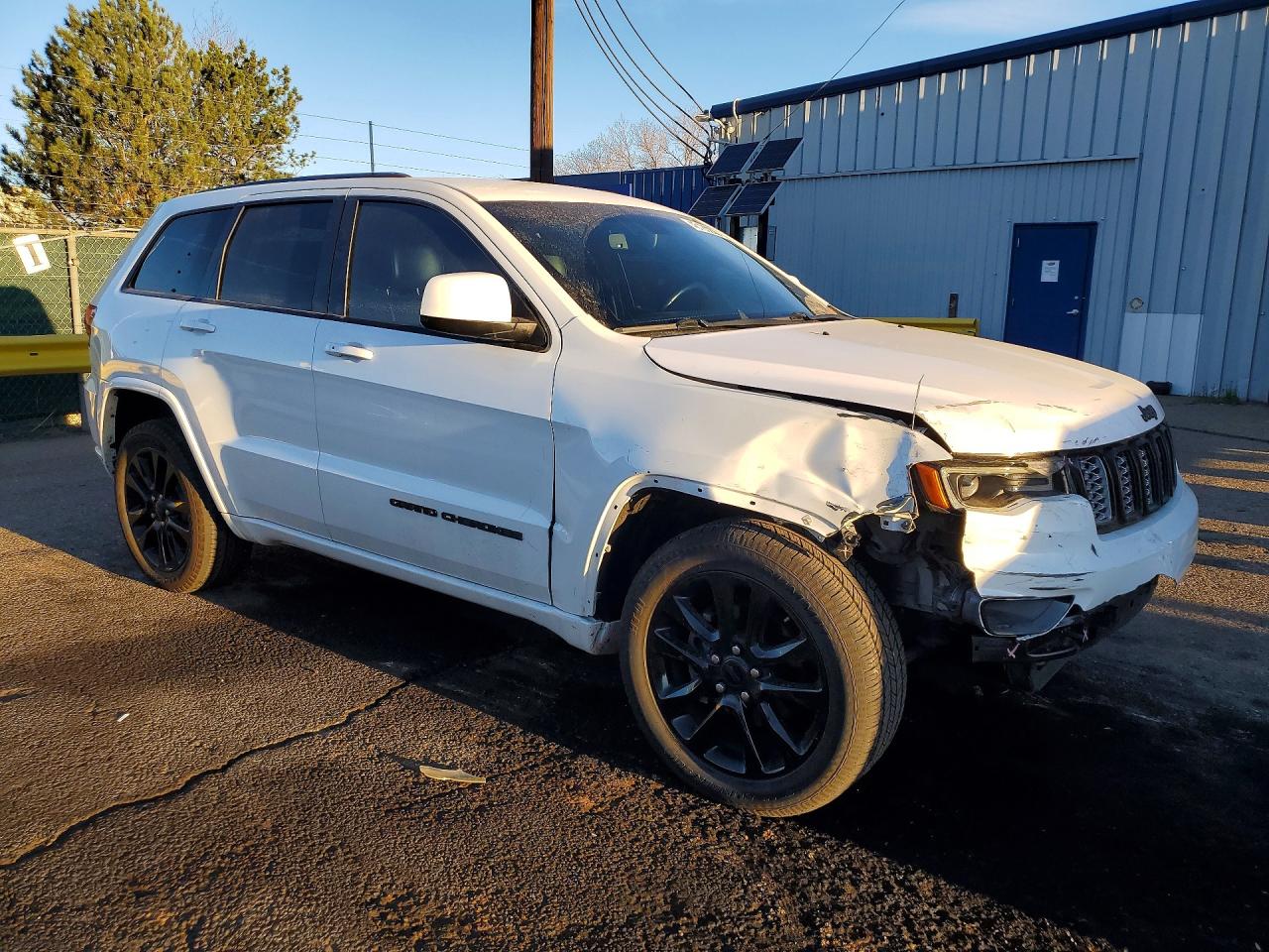 2019 JEEP GRAND CHEROKEE LAREDO photo 4