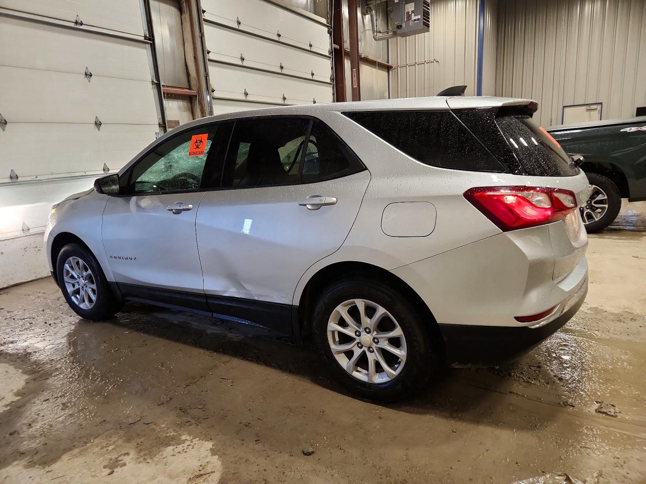 2018 CHEVROLET EQUINOX SPORT photo 3