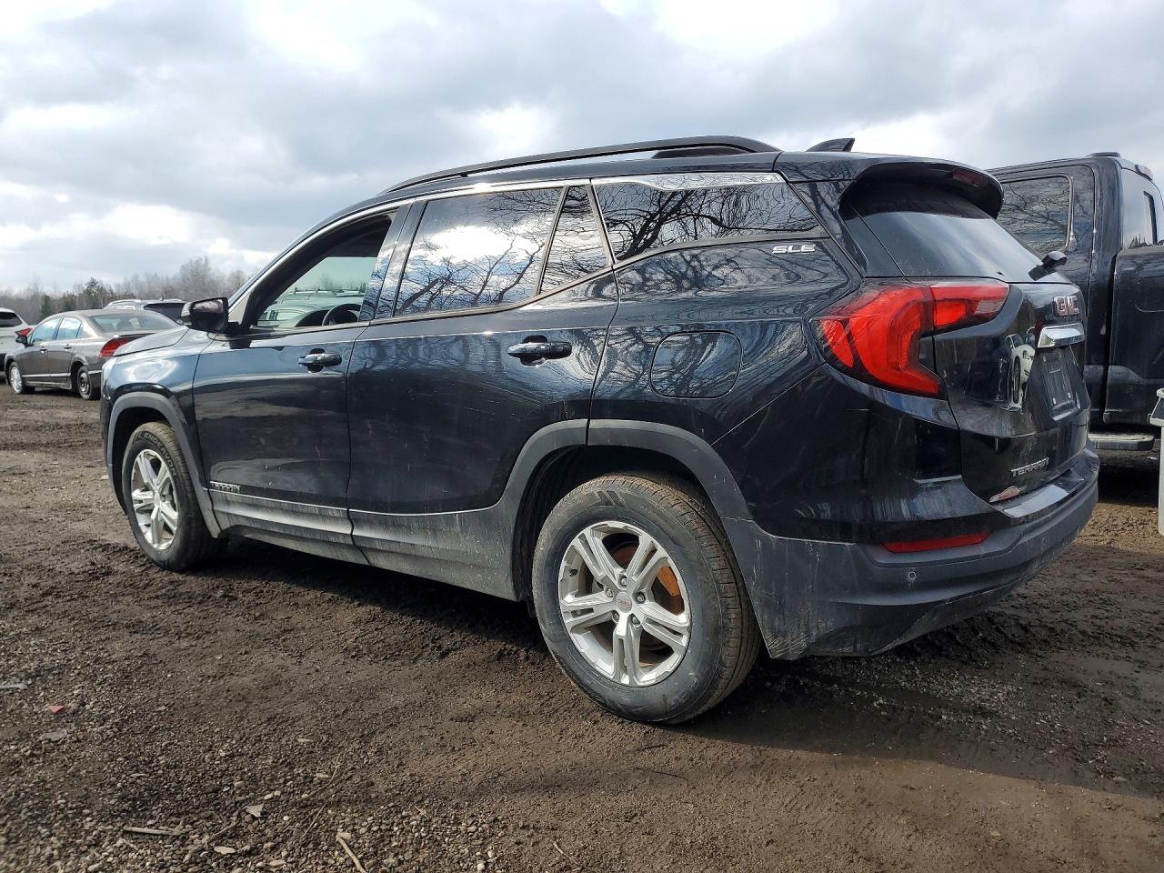 2018 GMC TERRAIN SLE photo 2