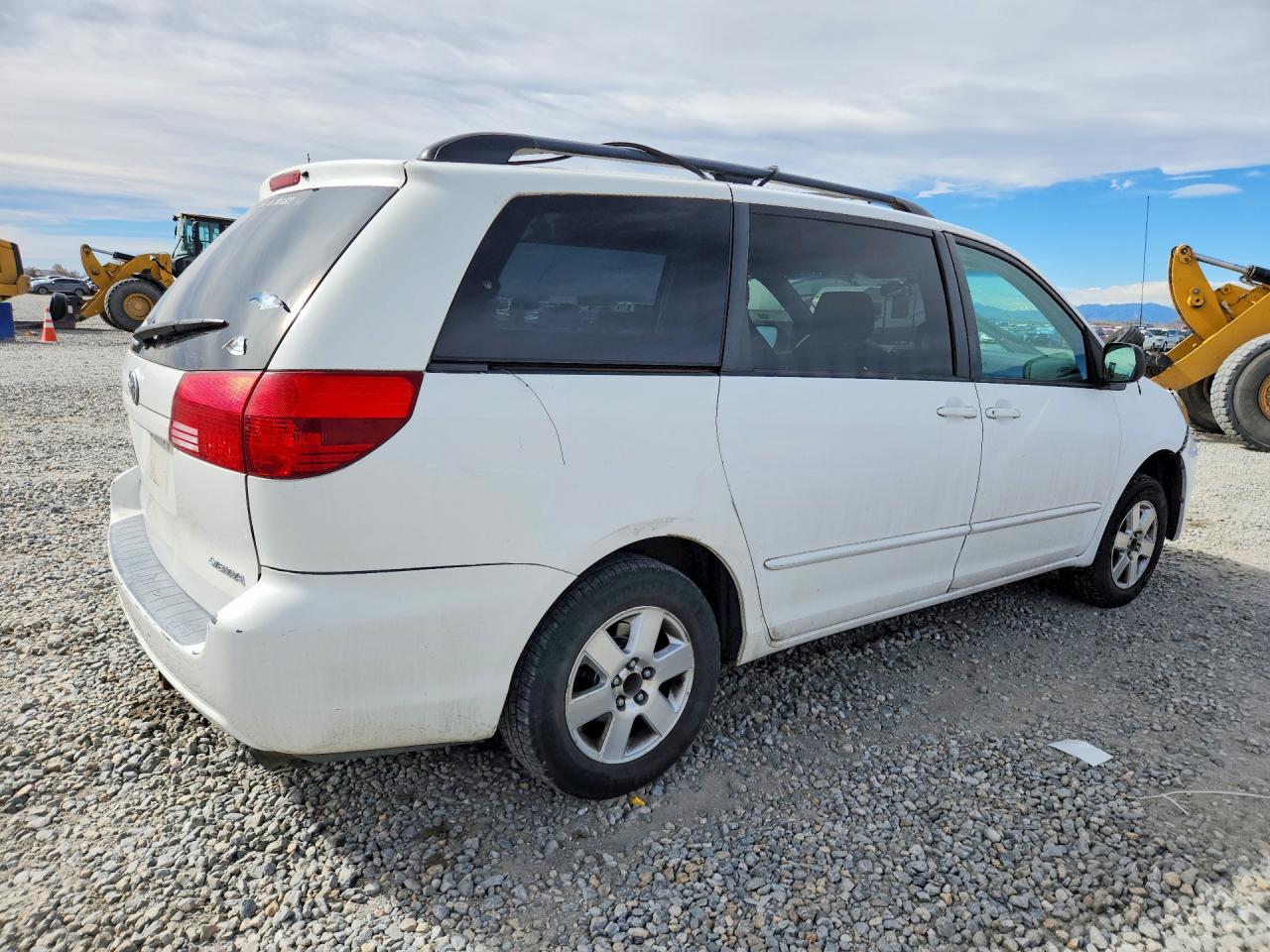 2004 TOYOTA SIENNA LE 8 PASSENGER photo 3
