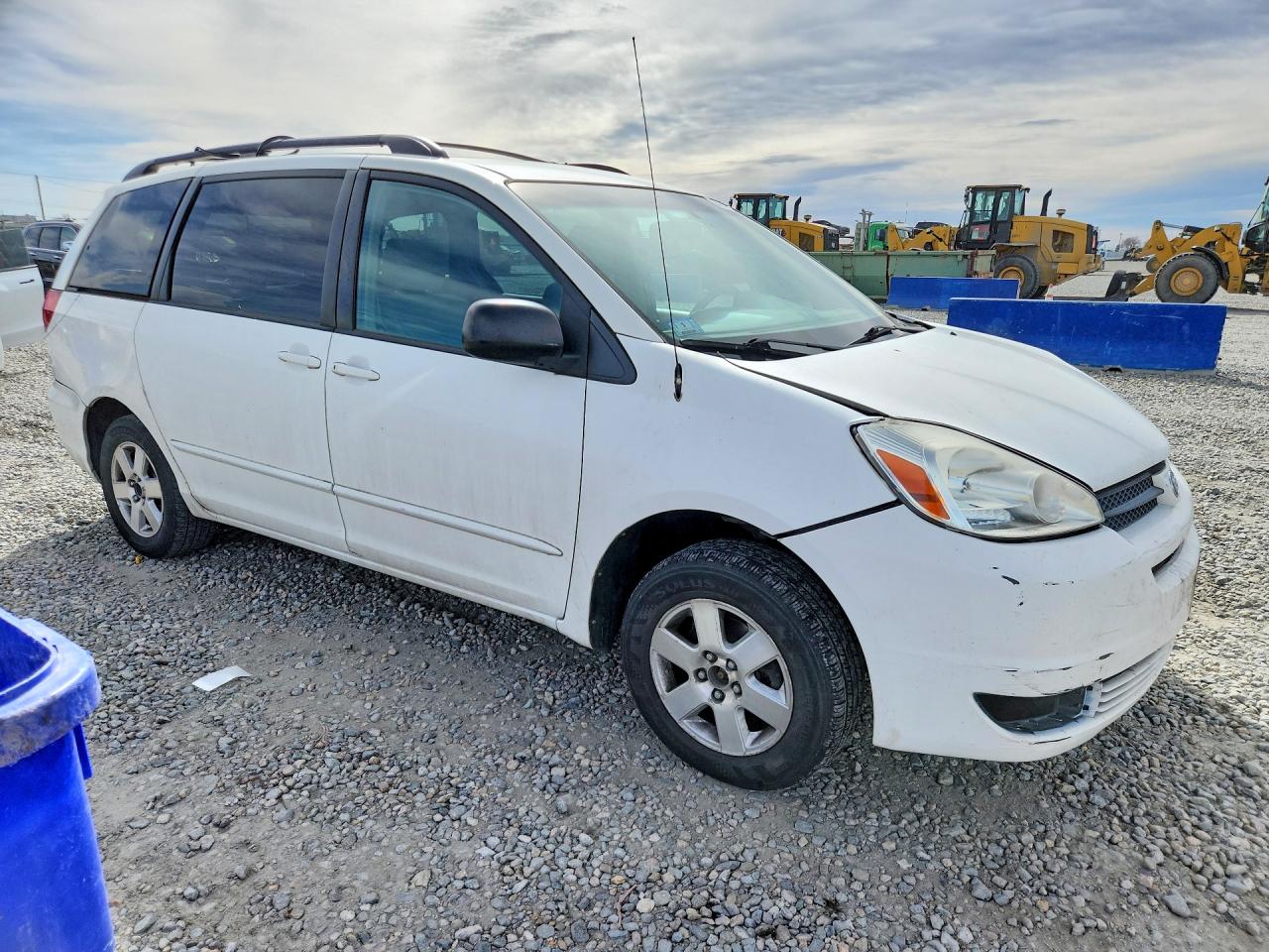 2004 TOYOTA SIENNA LE 8 PASSENGER photo 4