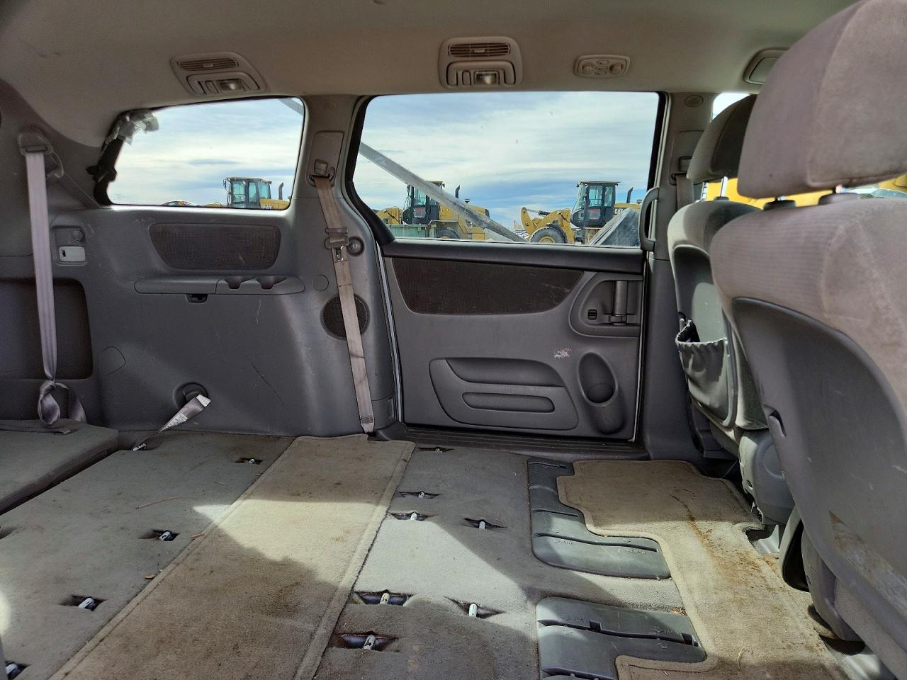 2004 TOYOTA SIENNA LE 8 PASSENGER photo 11