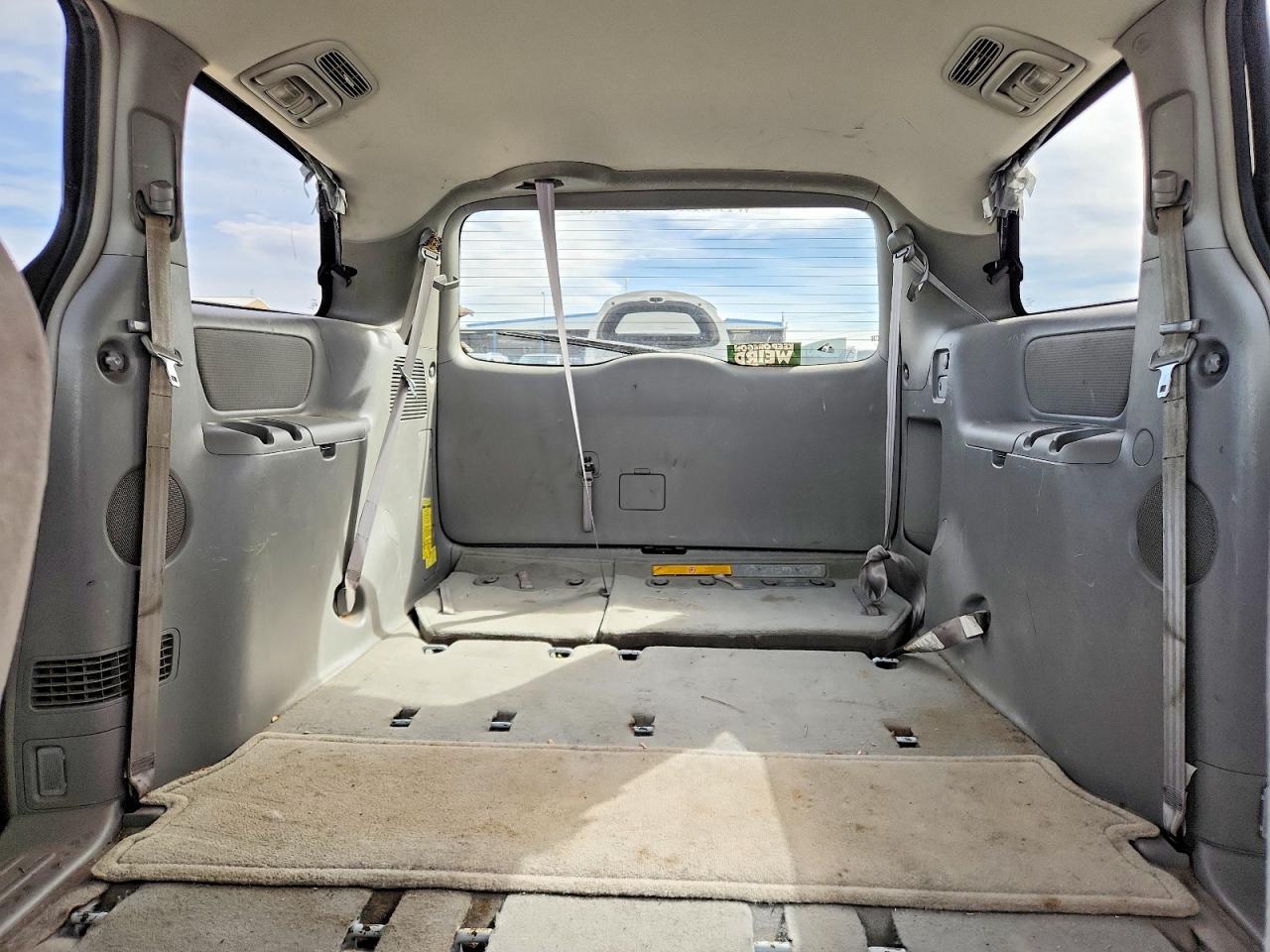 2004 TOYOTA SIENNA LE 8 PASSENGER photo 10