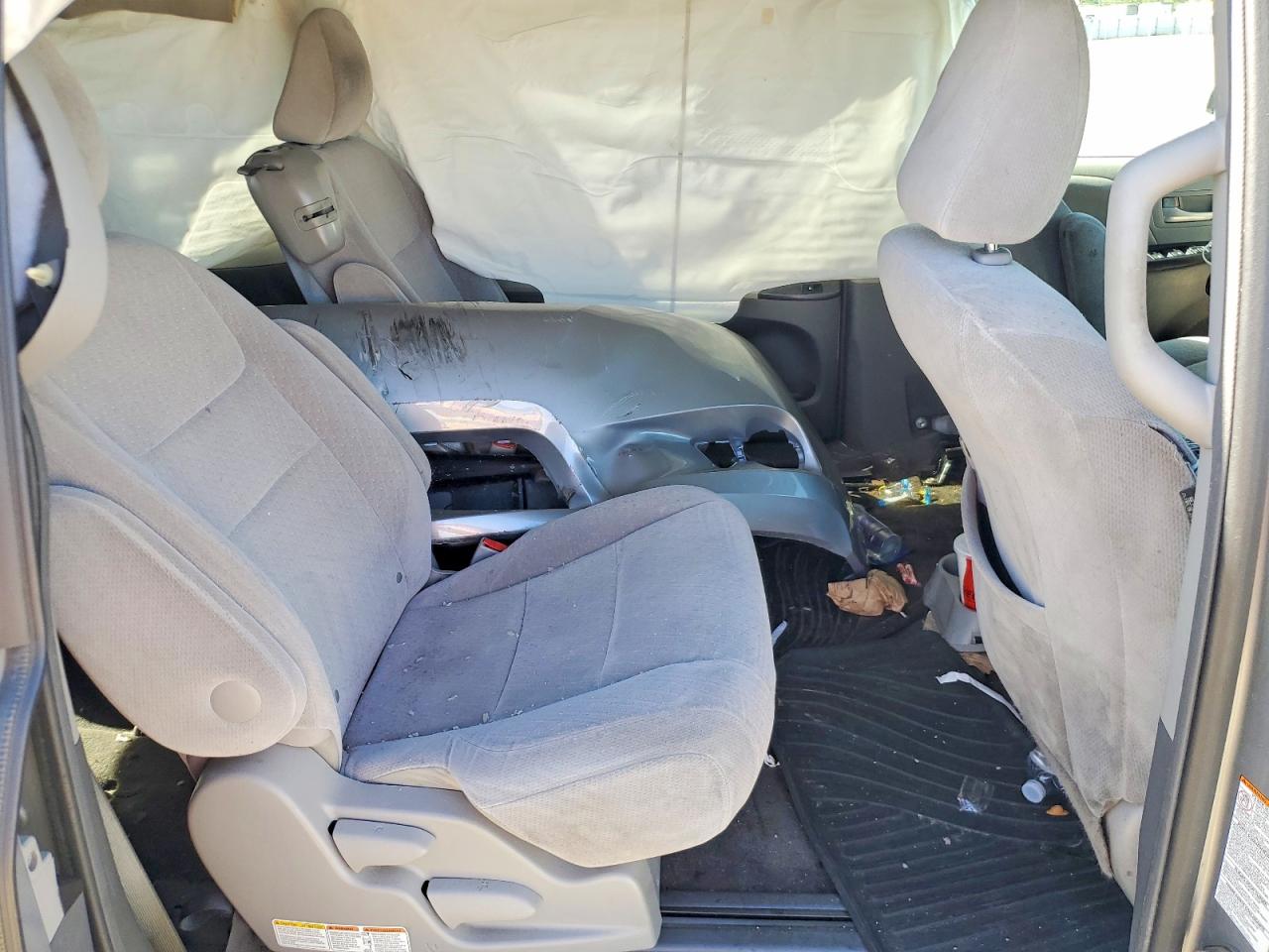 2016 TOYOTA SIENNA photo 11