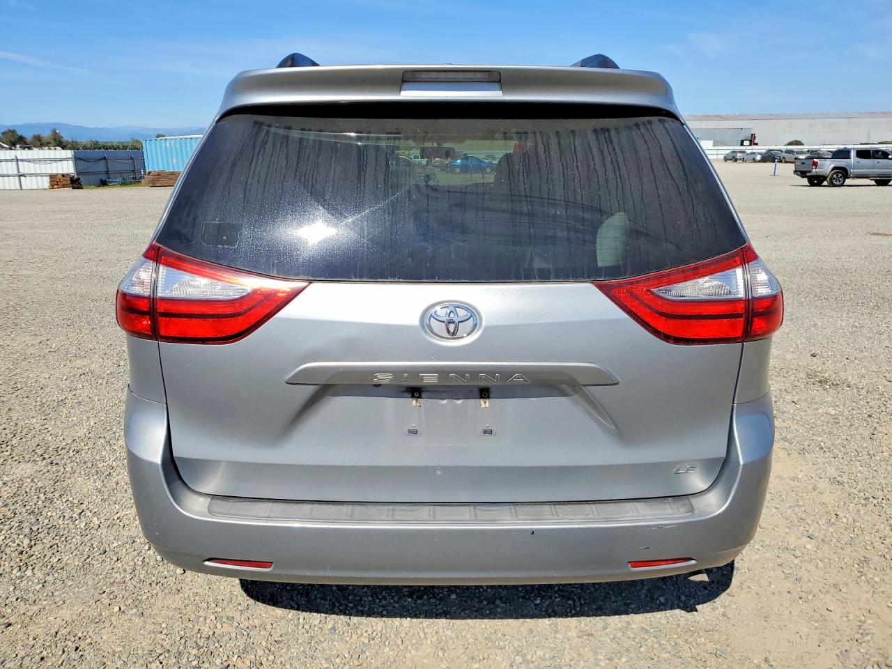2016 TOYOTA SIENNA photo 6