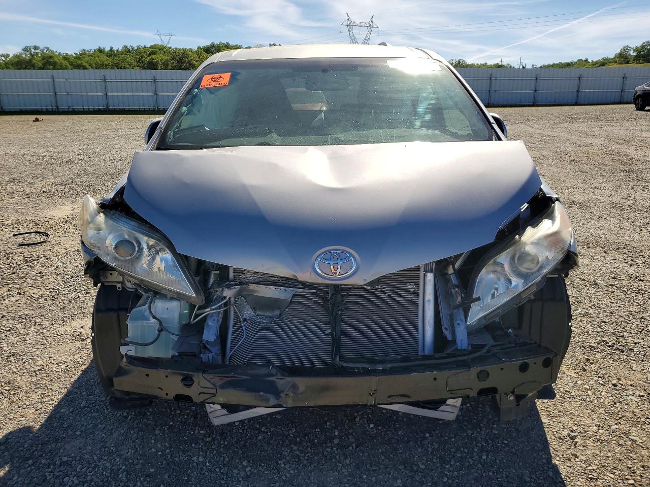 2016 TOYOTA SIENNA photo 5