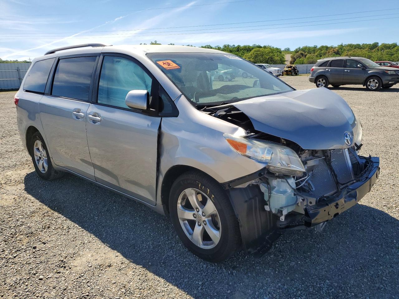 2016 TOYOTA SIENNA photo 4