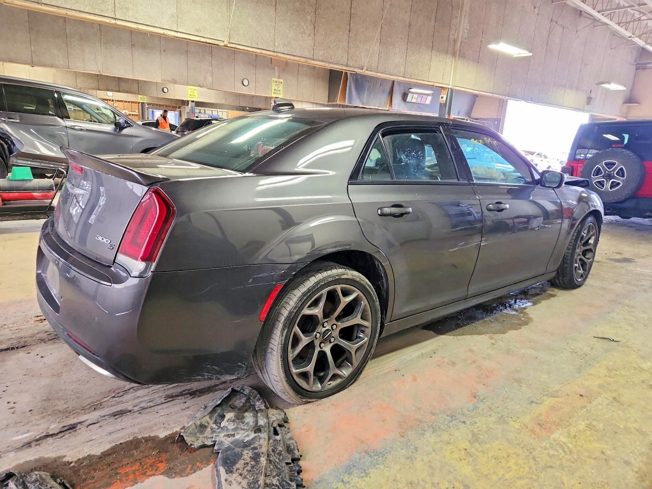 2018 CHRYSLER 300 S photo 5