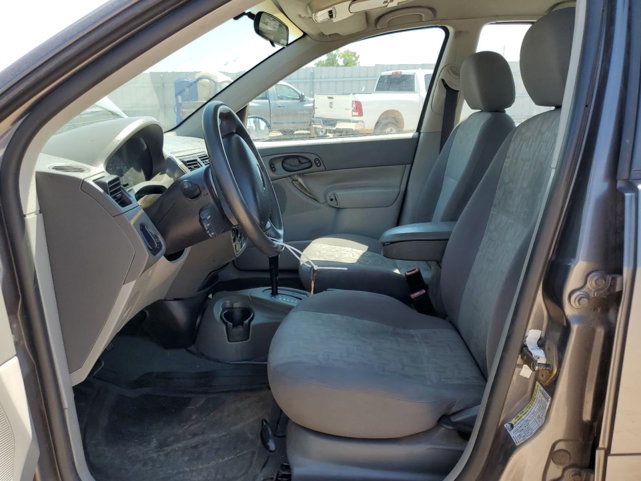 2005 FORD FOCUS ZX4 photo 19