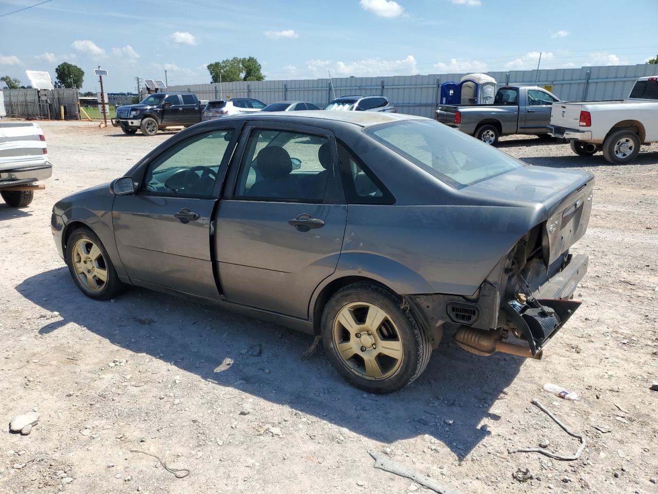 2005 FORD FOCUS ZX4 photo 4