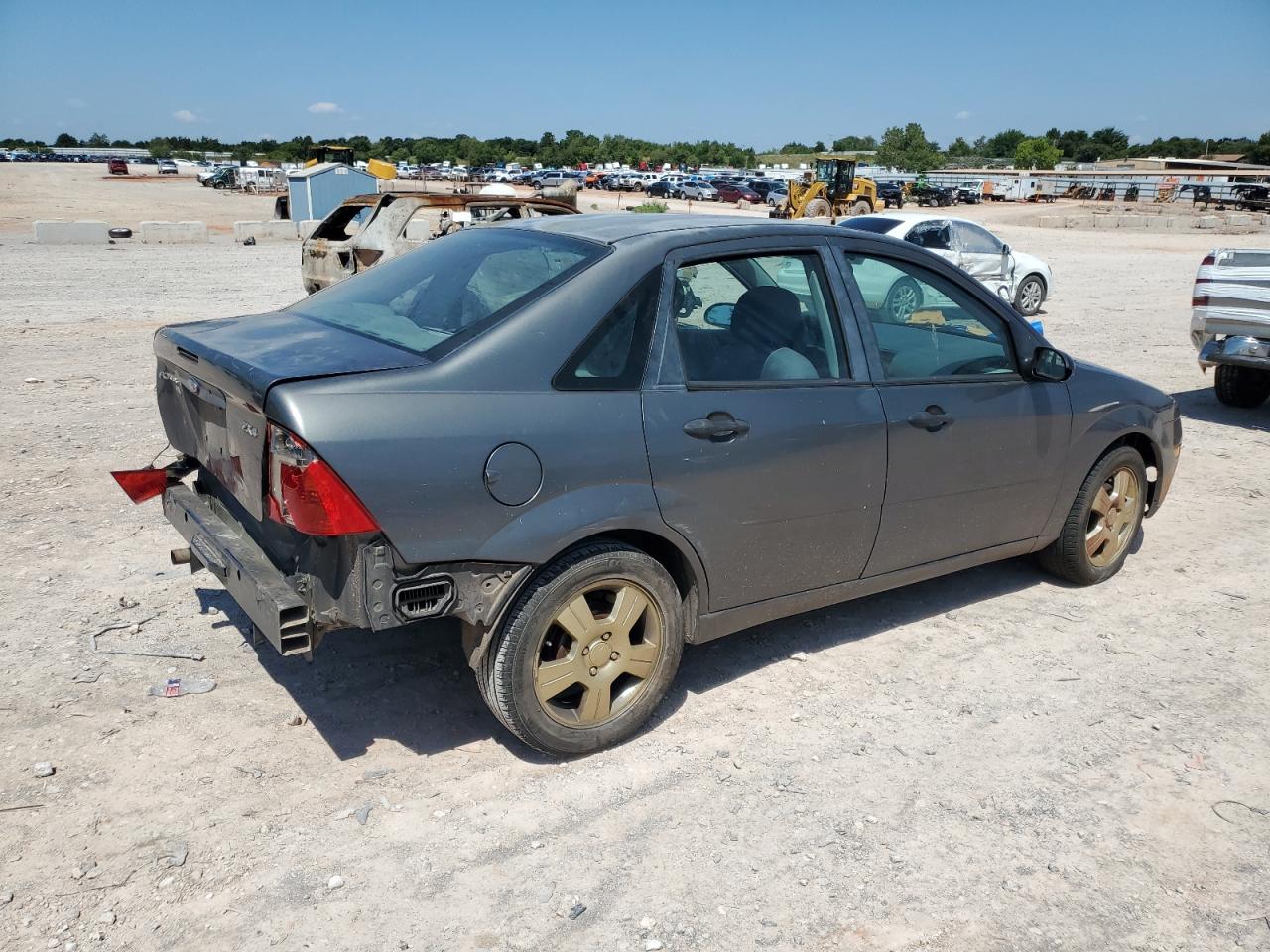 2005 FORD FOCUS ZX4 photo 7