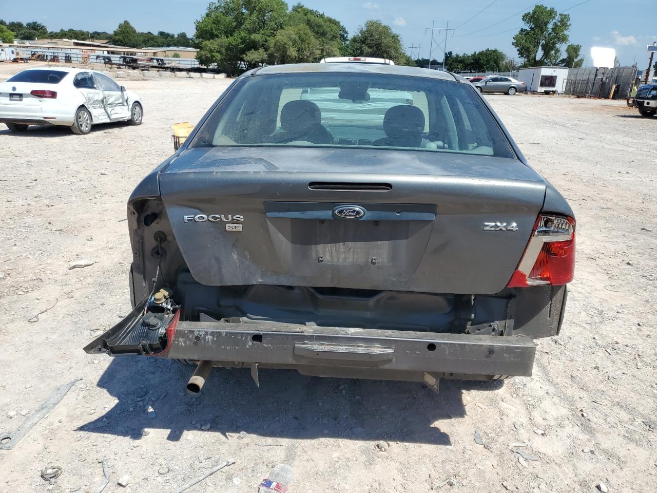 2005 FORD FOCUS ZX4 photo 16