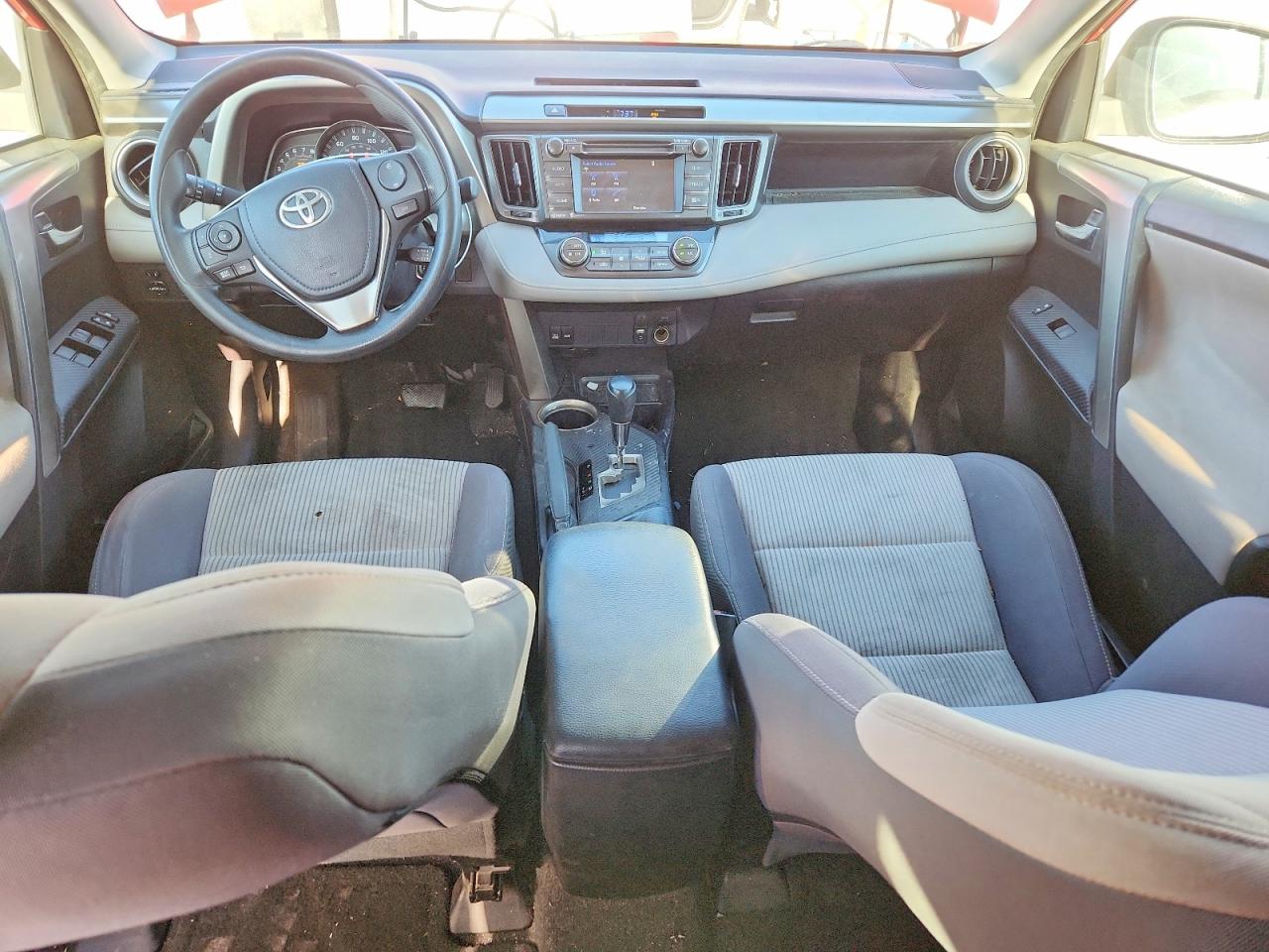 2015 TOYOTA RAV4 XLE photo 8