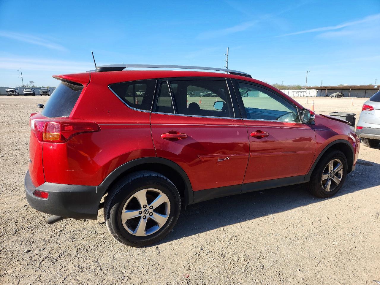 2015 TOYOTA RAV4 XLE photo 3
