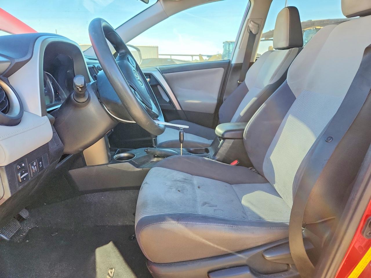 2015 TOYOTA RAV4 XLE photo 7