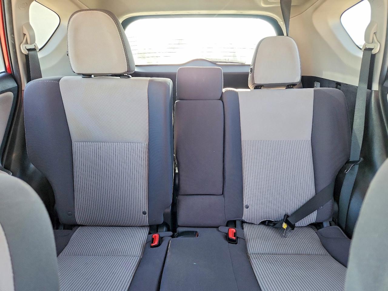 2015 TOYOTA RAV4 XLE photo 10