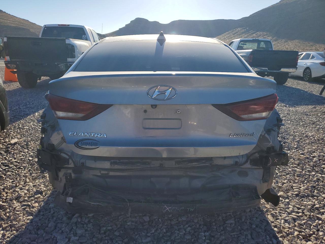 2017 HYUNDAI ELANTRA LIMITED photo 6