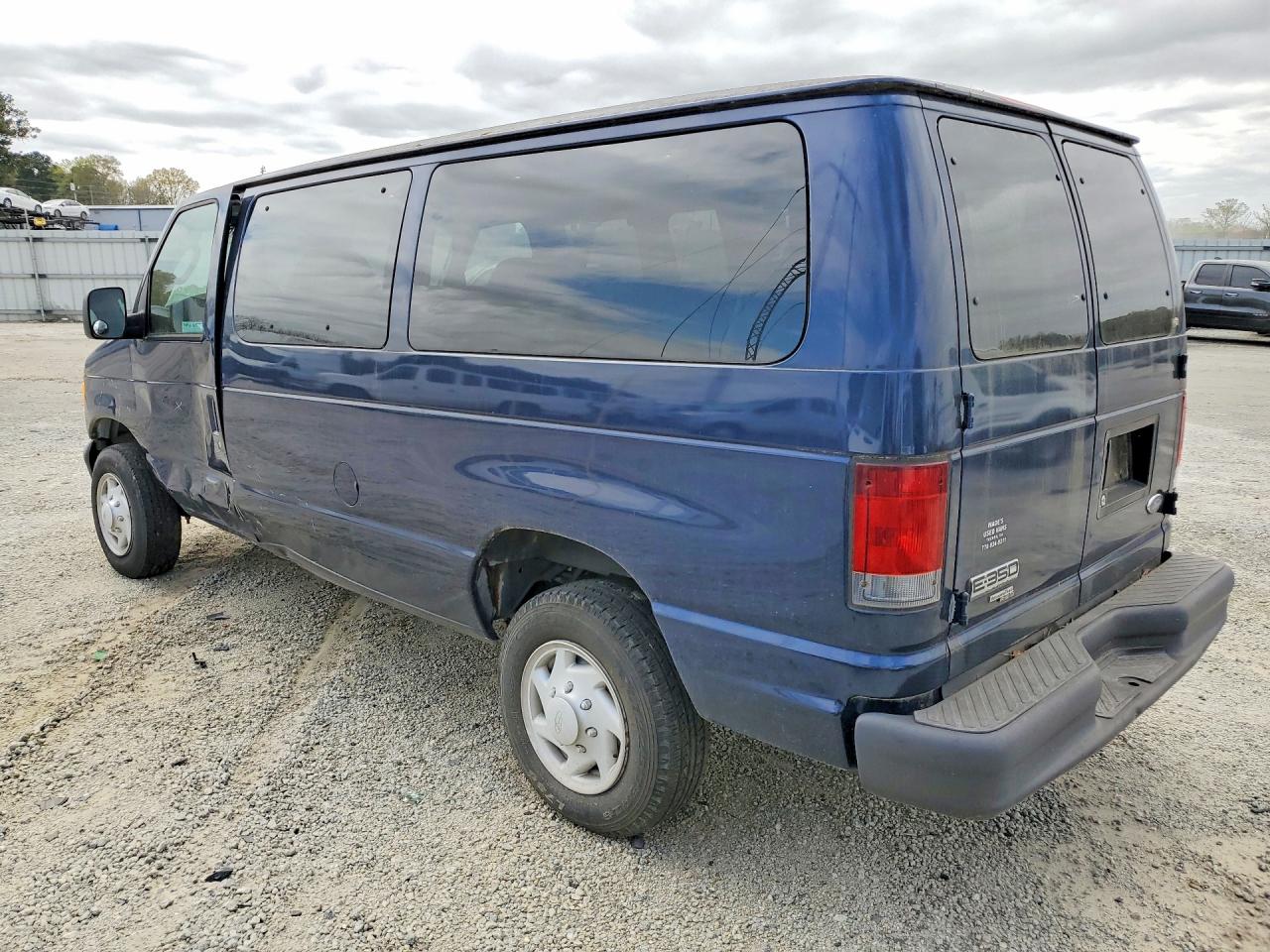 2007 FORD ECONOLINE E350 SUPER DUTY WAGON photo 2