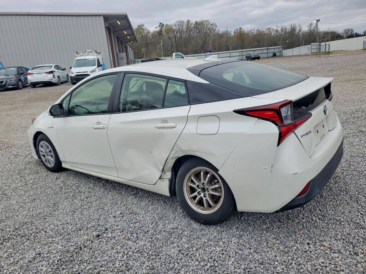 2019 TOYOTA PRIUS L ECO photo 2
