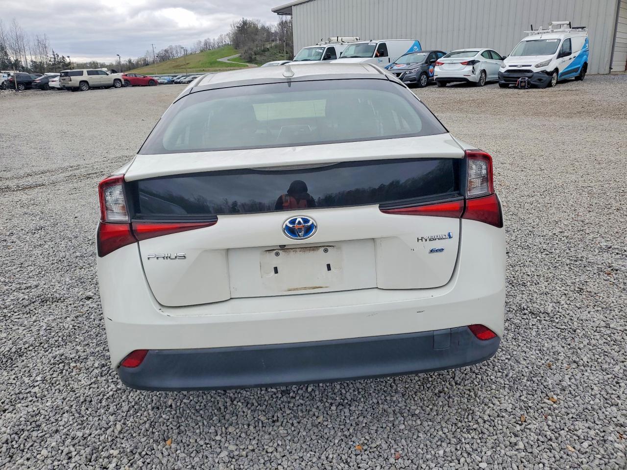 2019 TOYOTA PRIUS L ECO photo 6