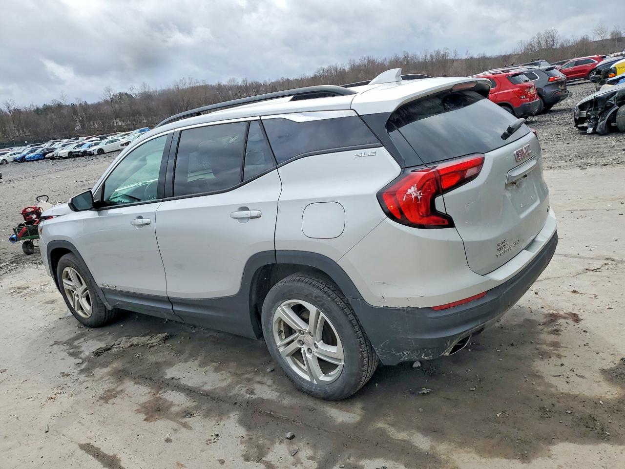 2018 GMC TERRAIN SLE photo 3