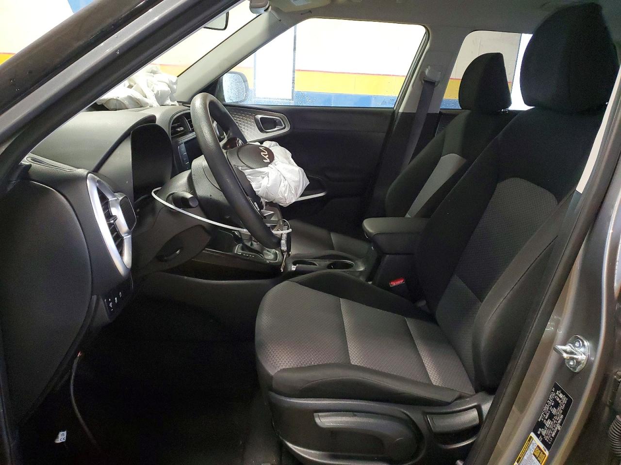 2025 KIA SOUL LX photo 13