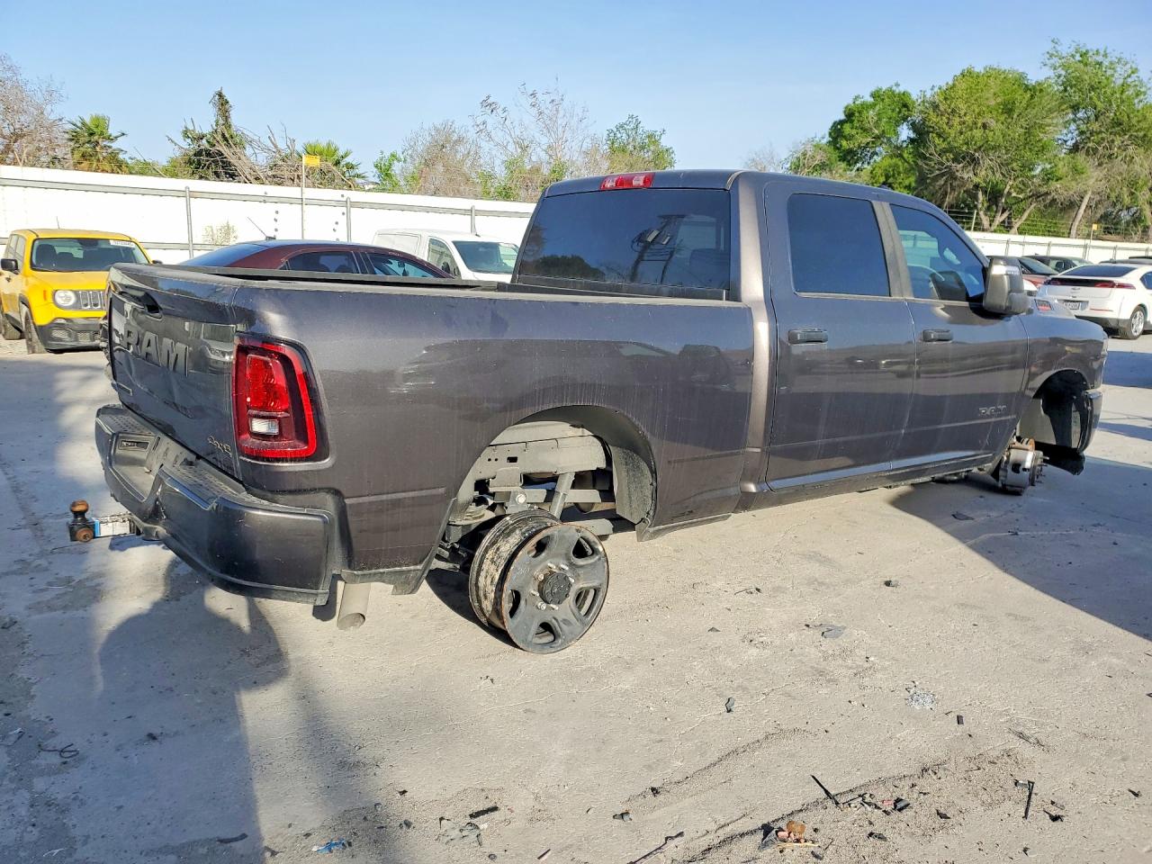 2025 RAM 2500 BIG HORN photo 3