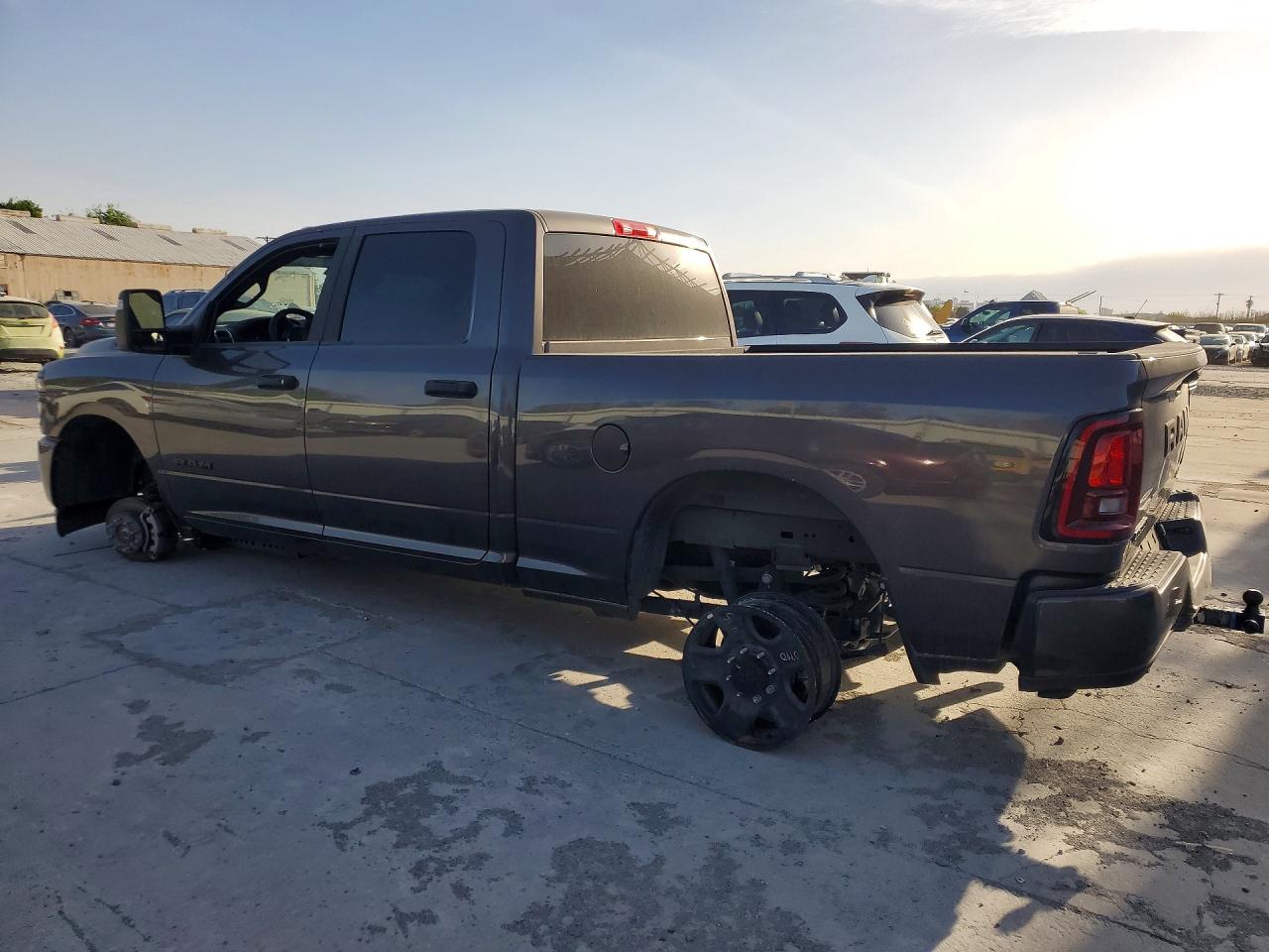 2025 RAM 2500 BIG HORN photo 2
