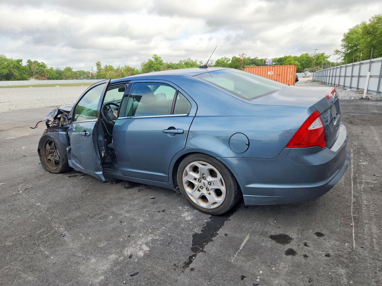 2011 FORD FUSION SE photo 2