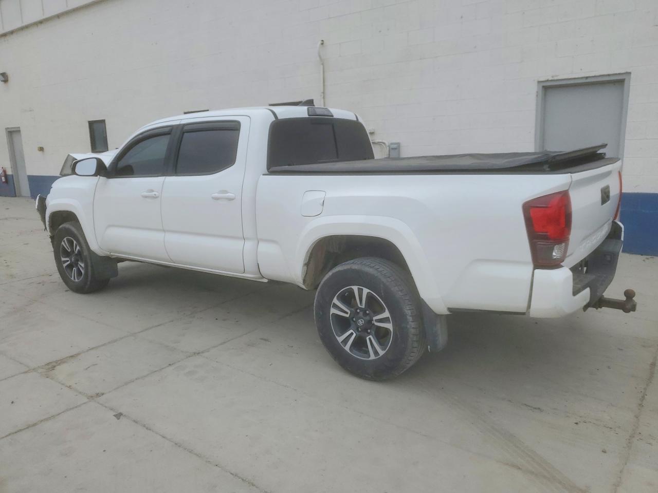 2019 TOYOTA TACOMA TRD SPORT photo 3