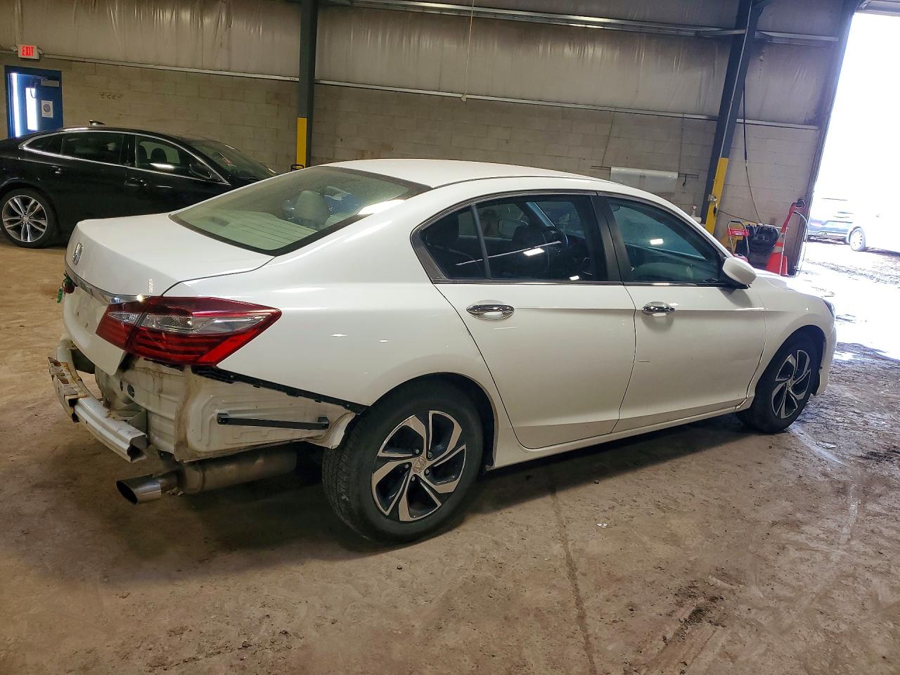2016 HONDA ACCORD LX photo 3
