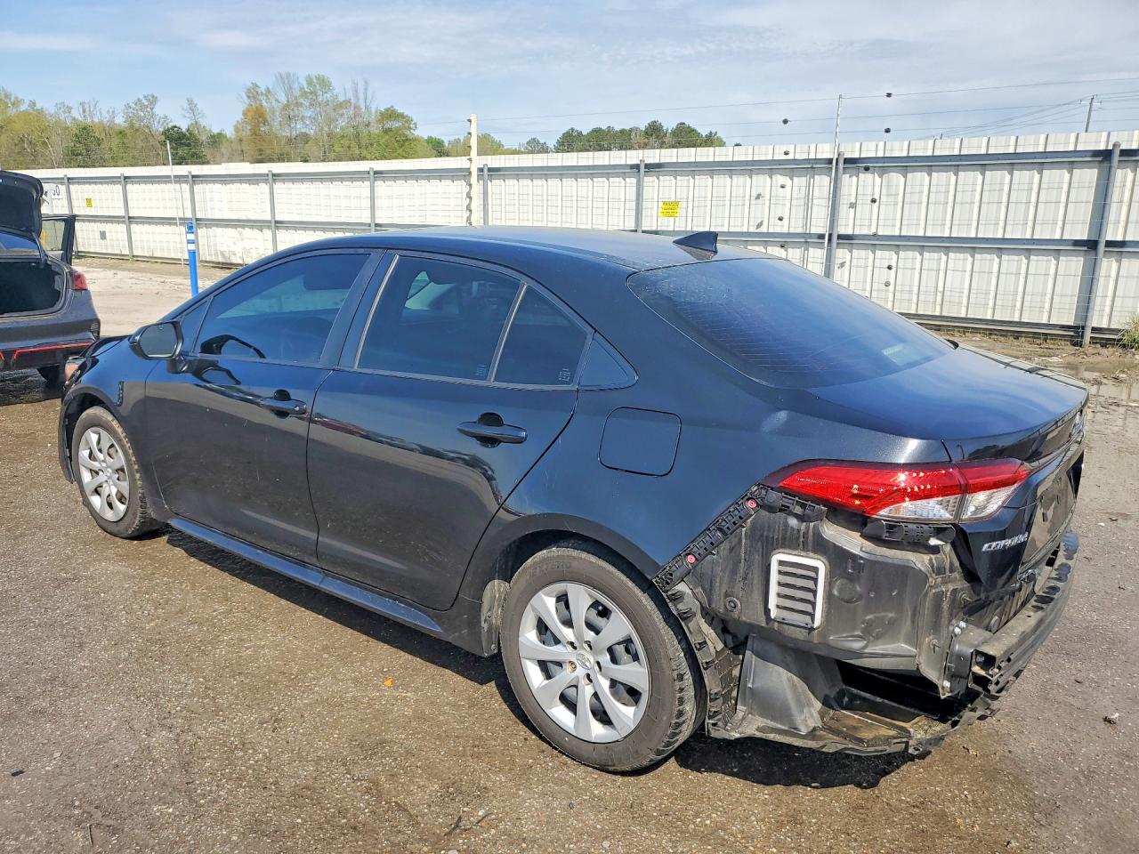 2021 TOYOTA COROLLA LE photo 4