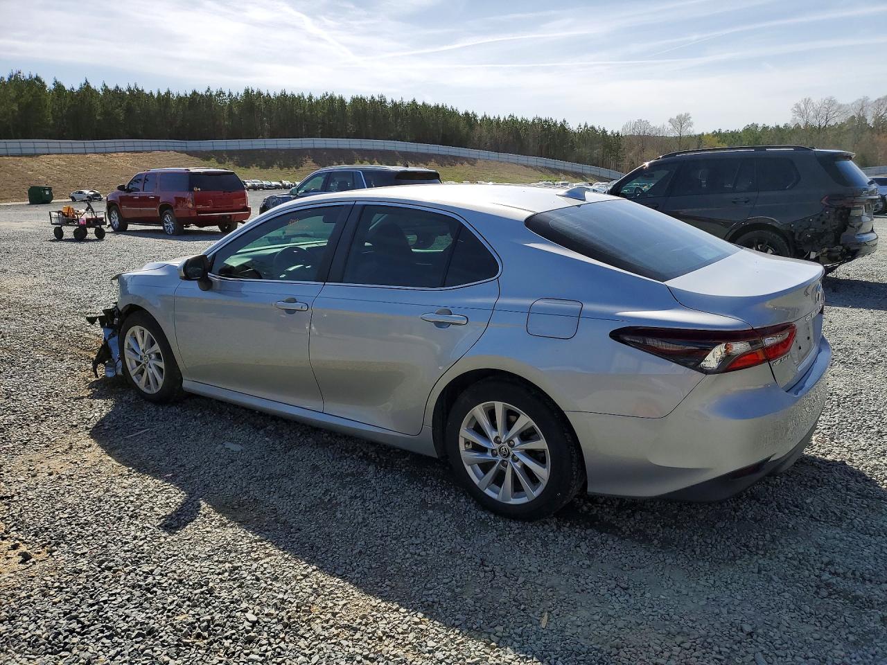 2021 TOYOTA CAMRY LE photo 3
