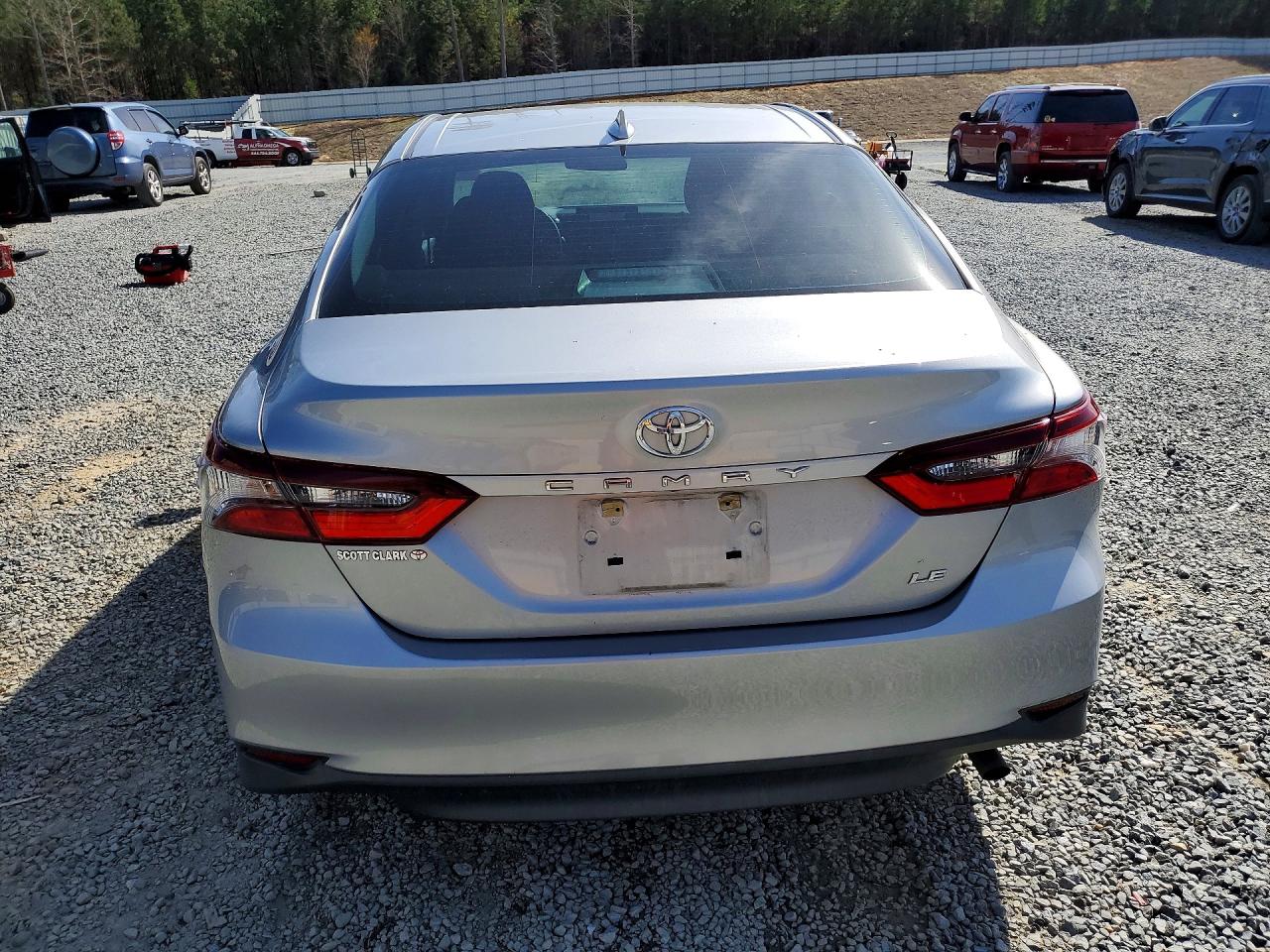 2021 TOYOTA CAMRY LE photo 11