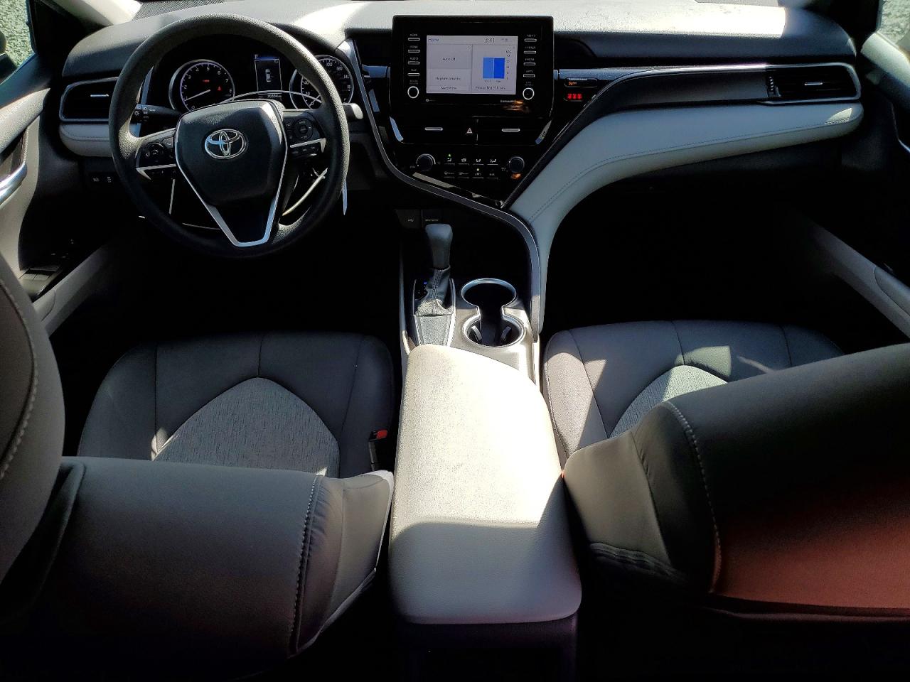 2021 TOYOTA CAMRY LE photo 15